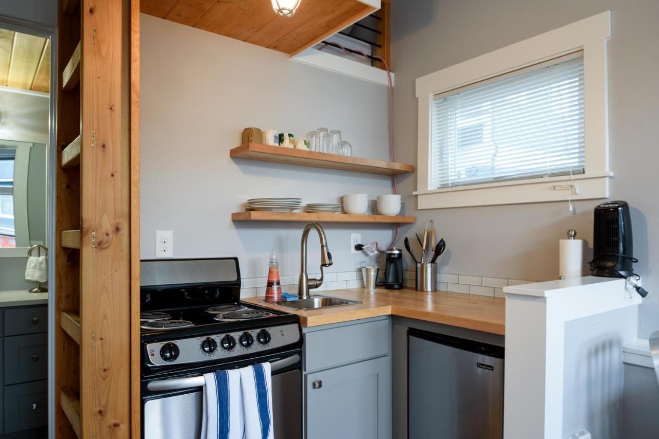 Tiny House By Kabino Mini Modern Tiny Home Heart Of Green Lake Pet Friendly Wifi Loft Up Ladder Plus Sleeper Sofa Seattle Kültér fotó