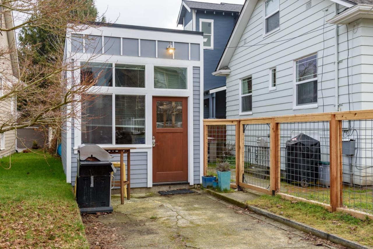 Tiny House By Kabino Mini Modern Tiny Home Heart Of Green Lake Pet Friendly Wifi Loft Up Ladder Plus Sleeper Sofa Seattle Kültér fotó