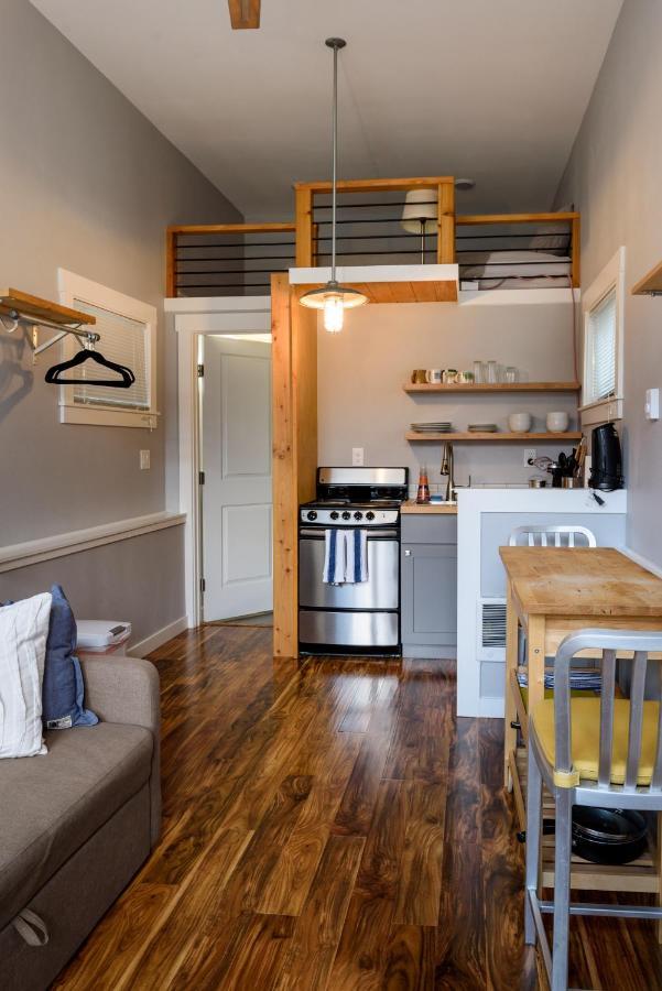 Tiny House By Kabino Mini Modern Tiny Home Heart Of Green Lake Pet Friendly Wifi Loft Up Ladder Plus Sleeper Sofa Seattle Kültér fotó